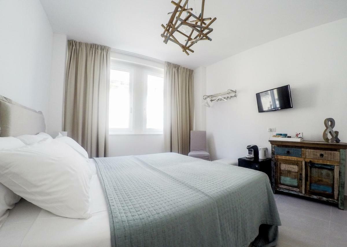 Central Suites Lecce Bagian luar foto