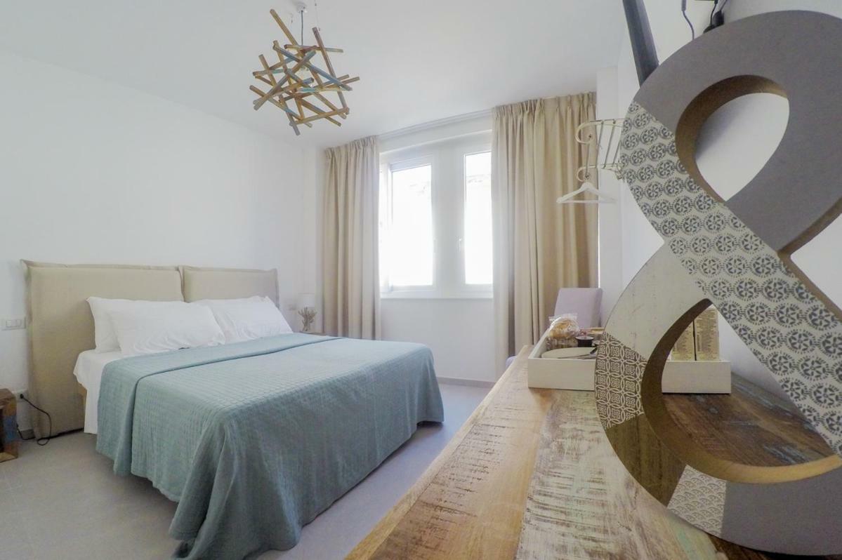 Central Suites Lecce Bagian luar foto