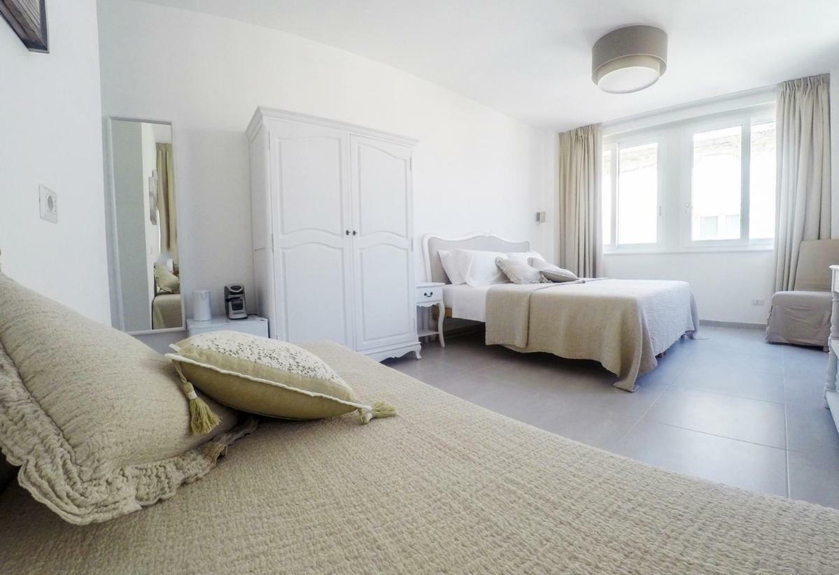 Central Suites Lecce Bagian luar foto