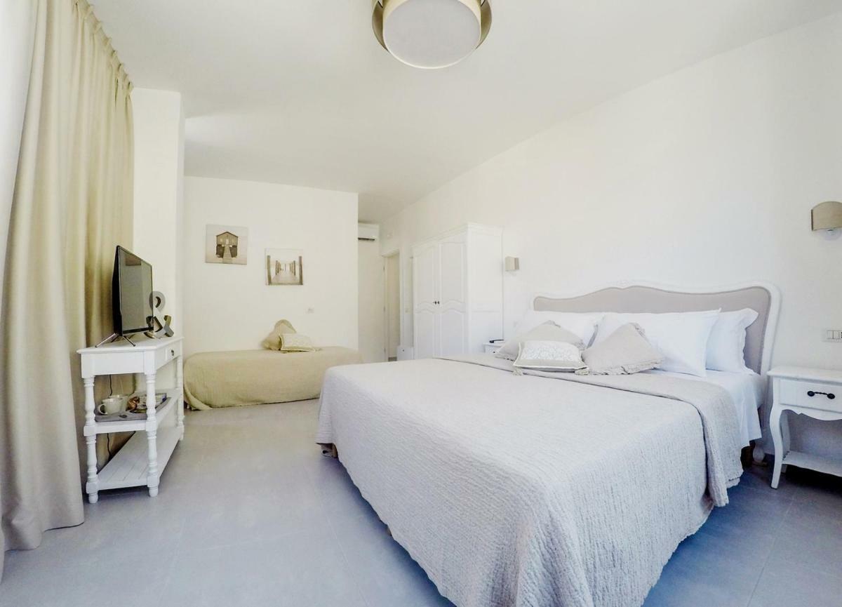 Central Suites Lecce Bagian luar foto